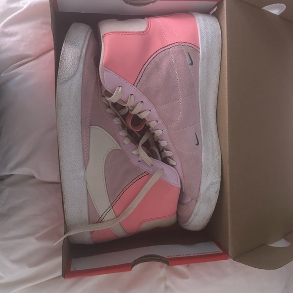 pink Nike blazers limited addition - Picture 4 of 4